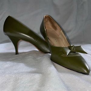 Vintage original Grace Walker Olive Green Pumps